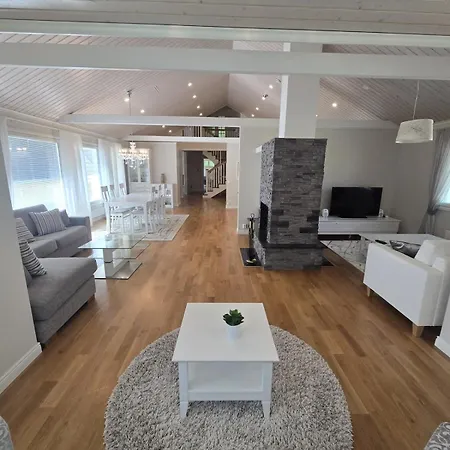 Villa Revontulet Zh View Vipvilla *